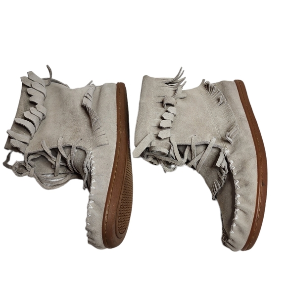 Softmoc grey moccasin fringe booties. - Picture 10 of 17